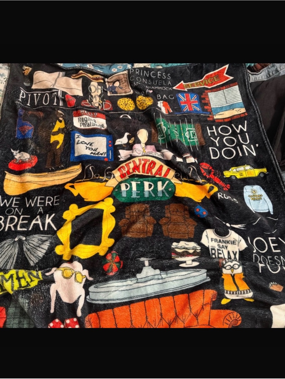 Black 'Central Perk' friends throw blanket